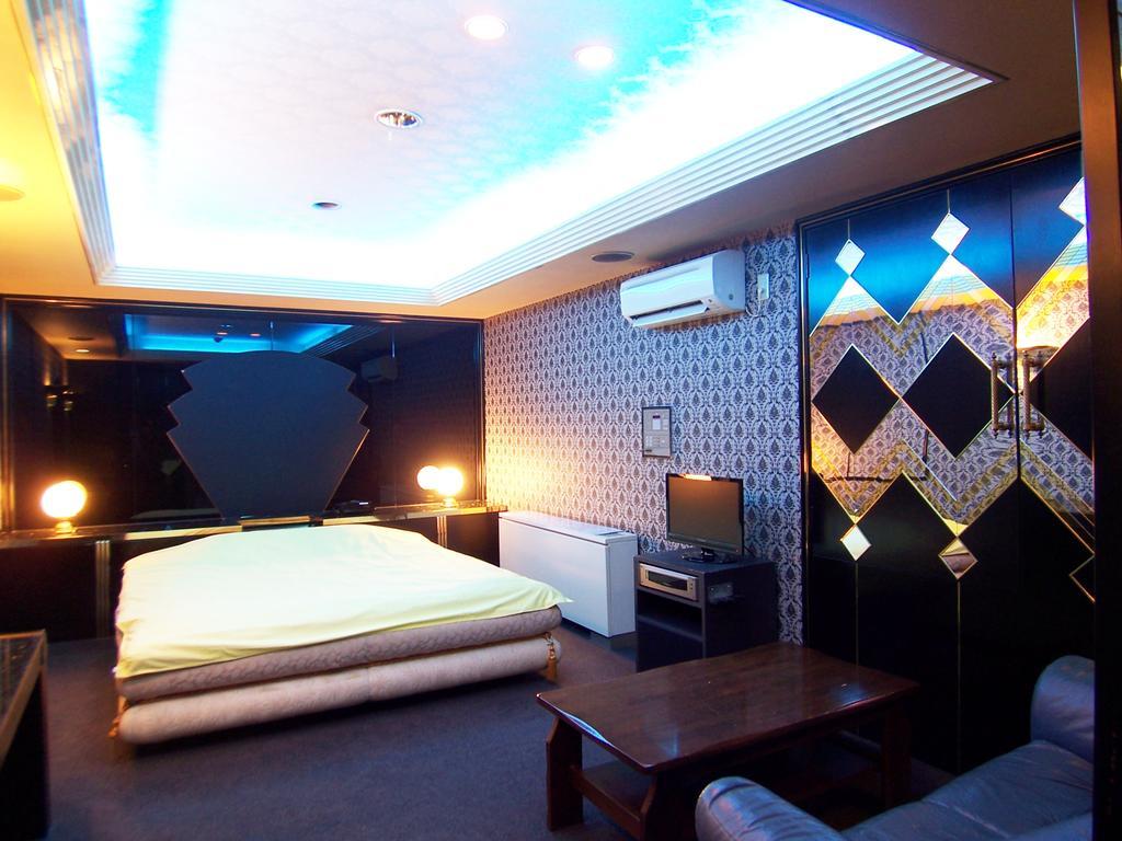 Hotel Pyramid (Adults Only) Himeji Buitenkant foto