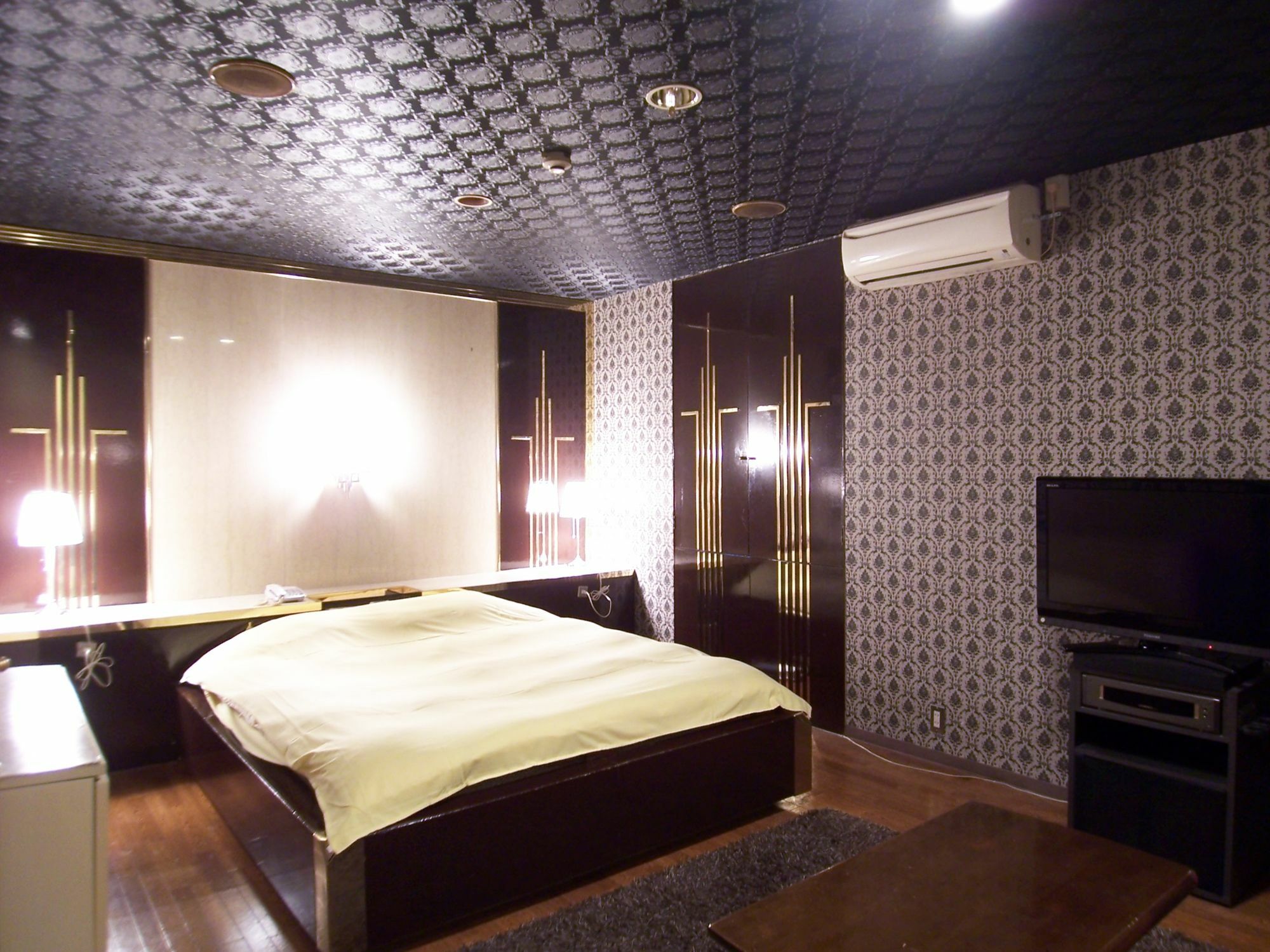 Hotel Pyramid (Adults Only) Himeji Buitenkant foto